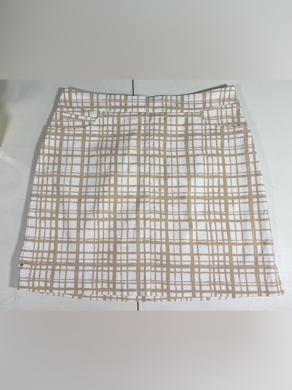 Hilary Radley Comfort Pull On White/Tan plaid Stretch Skort  NWT- Size LARGE